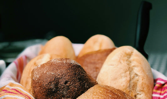 Breads in a basket illustrating reusable everyday bread storage